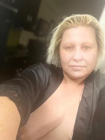 Wendy, 42  female escort, College Station